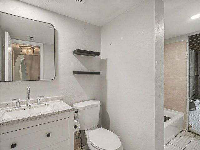 4023 LAKE BAYSHORE DRIVE 112, Bradenton, FL 34205