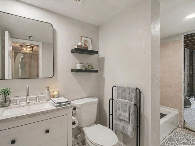 4023 LAKE BAYSHORE DRIVE 112, Bradenton, FL 34205