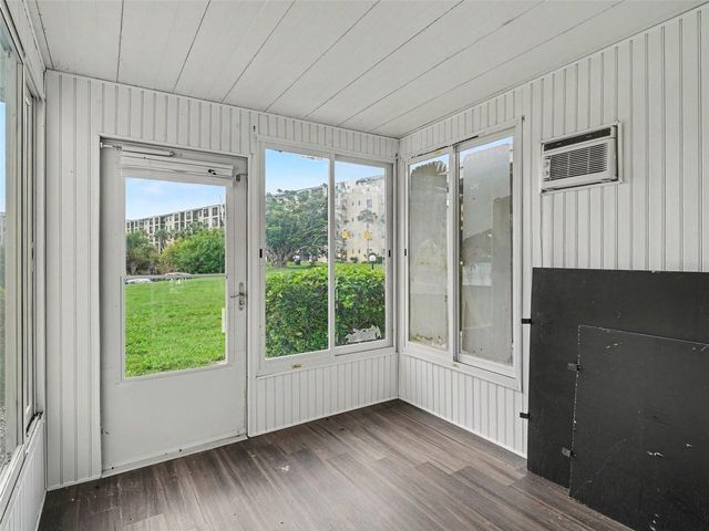 4023 LAKE BAYSHORE DRIVE 112, Bradenton, FL 34205