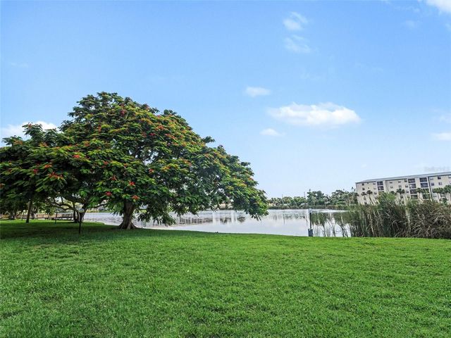 4023 LAKE BAYSHORE DRIVE 112, Bradenton, FL 34205