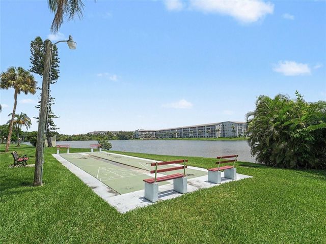 4023 LAKE BAYSHORE DRIVE 112, Bradenton, FL 34205