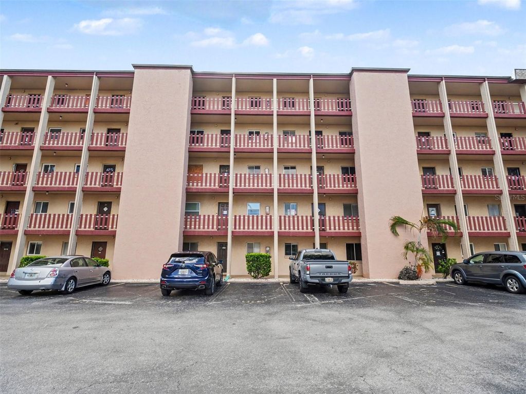 4023 LAKE BAYSHORE DRIVE 112, Bradenton, FL 34205