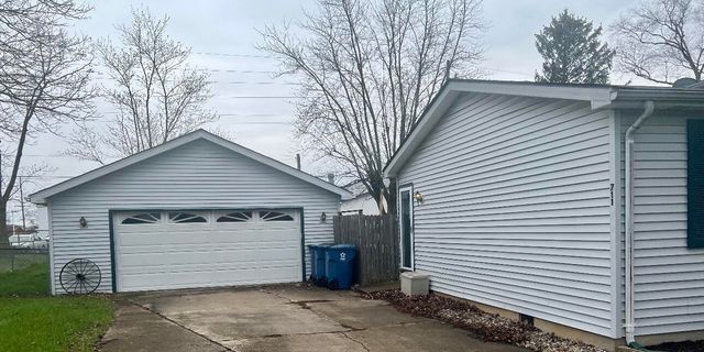 711 Shawnee Court, Lowell, IN 46356