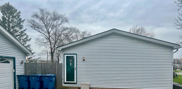 711 Shawnee Court, Lowell, IN 46356