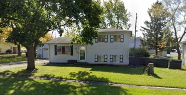 711 Shawnee Court, Lowell, IN 46356