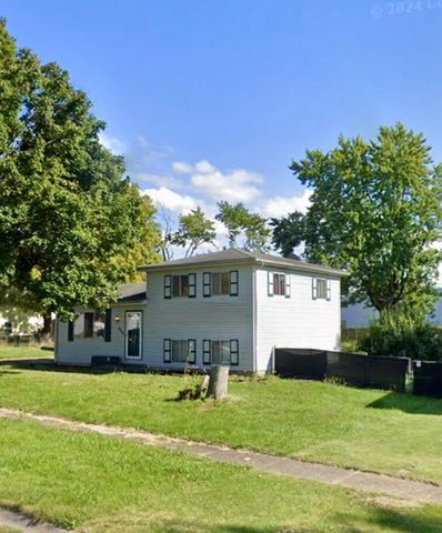 711 Shawnee Court, Lowell, IN 46356