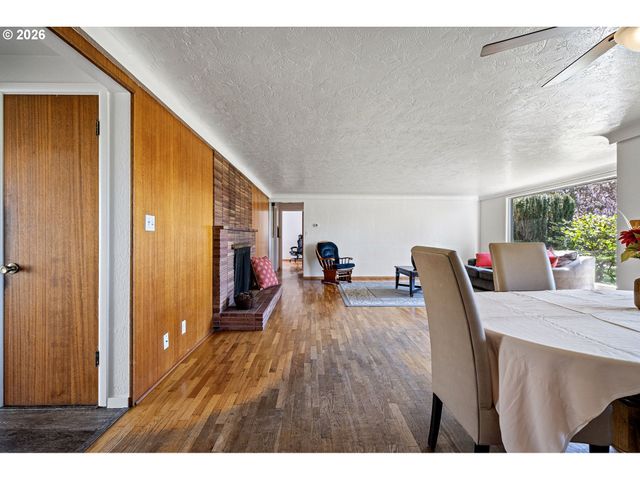 1685 EVERGREEN Dr, Eugene, OR 97404