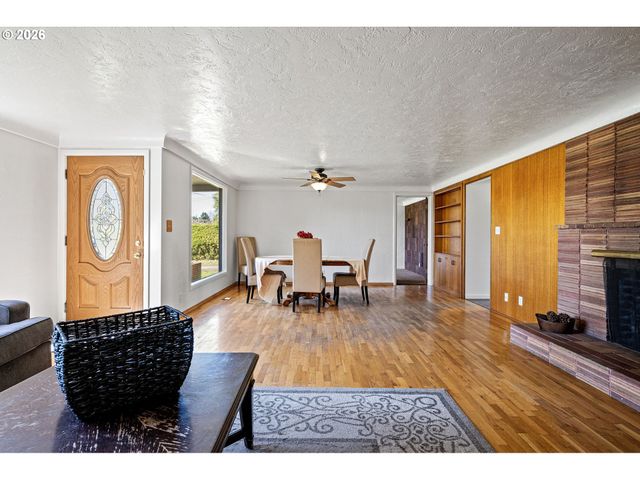 1685 EVERGREEN Dr, Eugene, OR 97404