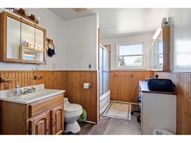 1685 EVERGREEN Dr, Eugene, OR 97404