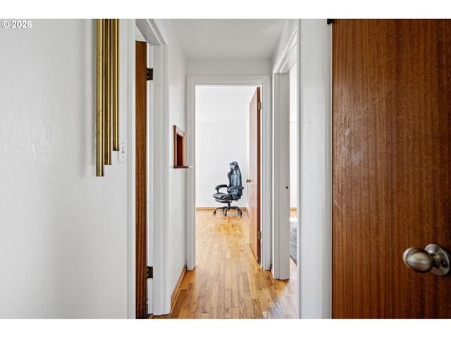 1685 EVERGREEN Dr, Eugene, OR 97404