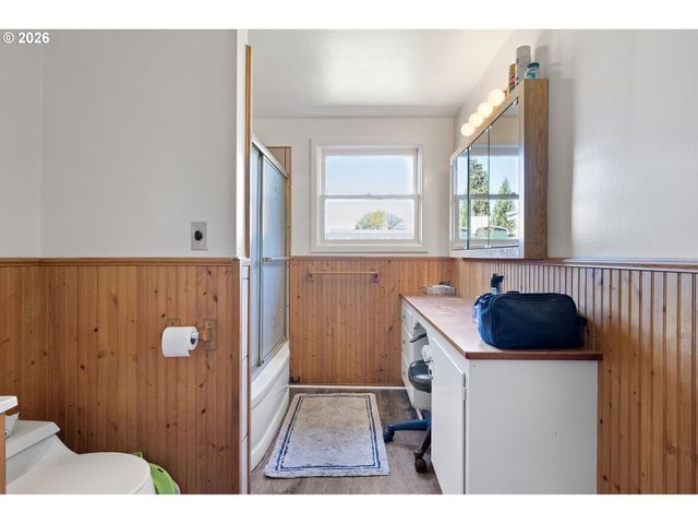 1685 EVERGREEN Dr, Eugene, OR 97404