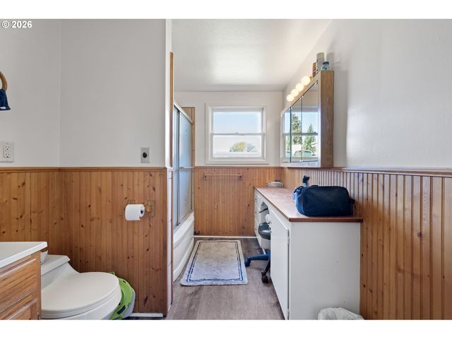 1685 EVERGREEN Dr, Eugene, OR 97404