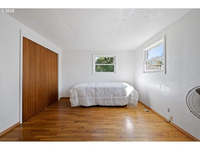 1685 EVERGREEN Dr, Eugene, OR 97404