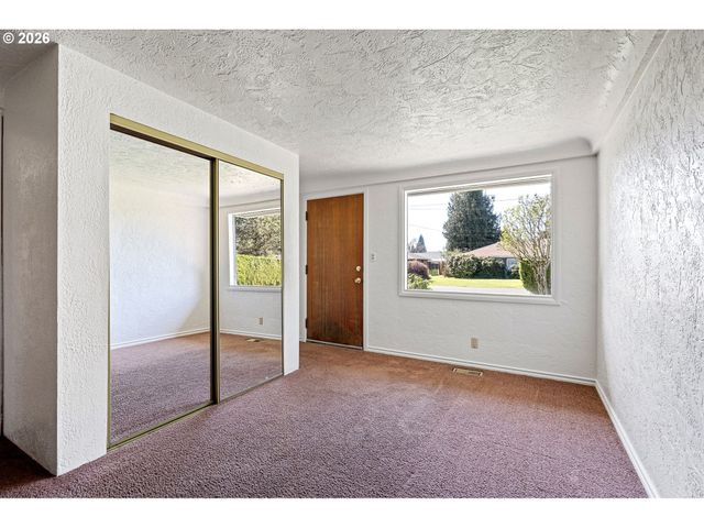 1685 EVERGREEN Dr, Eugene, OR 97404