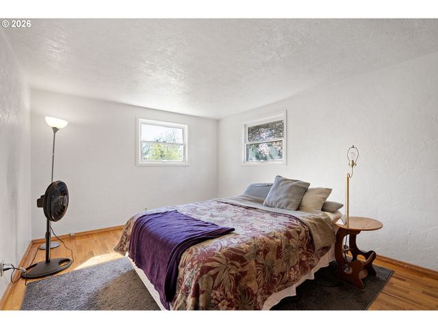 1685 EVERGREEN Dr, Eugene, OR 97404