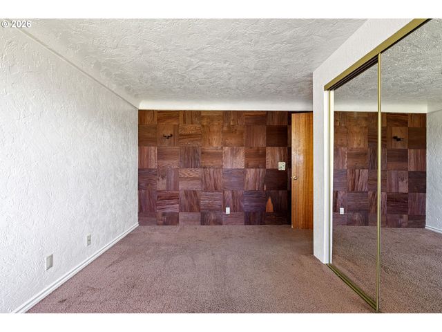 1685 EVERGREEN Dr, Eugene, OR 97404