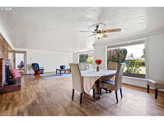 1685 EVERGREEN Dr, Eugene, OR 97404