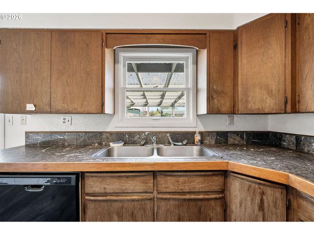 1685 EVERGREEN Dr, Eugene, OR 97404