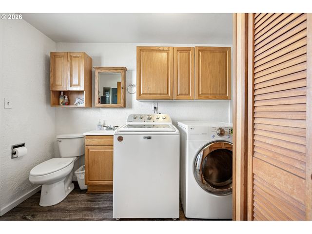 1685 EVERGREEN Dr, Eugene, OR 97404