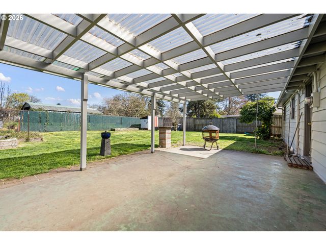 1685 EVERGREEN Dr, Eugene, OR 97404