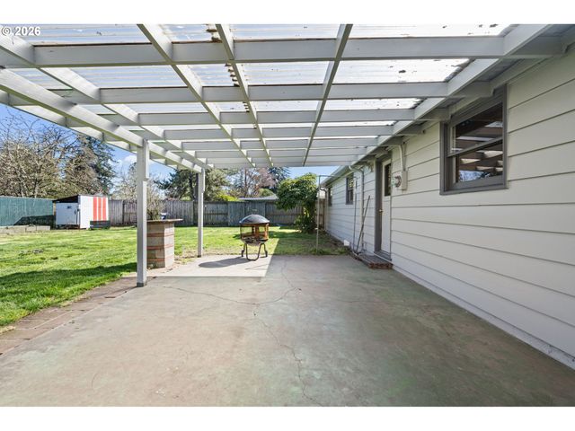 1685 EVERGREEN Dr, Eugene, OR 97404