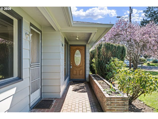 1685 EVERGREEN Dr, Eugene, OR 97404