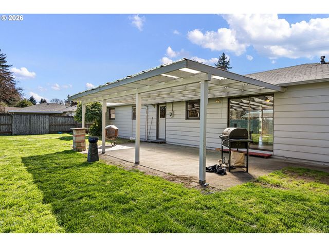 1685 EVERGREEN Dr, Eugene, OR 97404