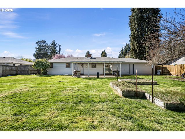 1685 EVERGREEN Dr, Eugene, OR 97404