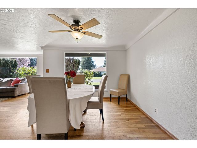 1685 EVERGREEN Dr, Eugene, OR 97404