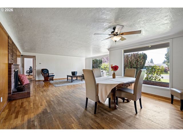 1685 EVERGREEN Dr, Eugene, OR 97404