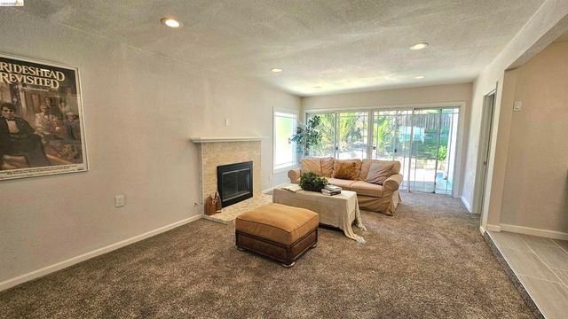 7856 Ney Ave, Oakland, CA 94605