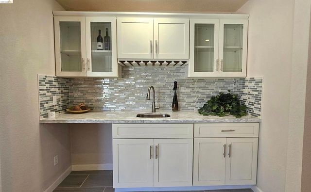 7856 Ney Ave, Oakland, CA 94605