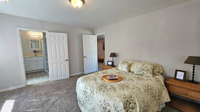 7856 Ney Ave, Oakland, CA 94605