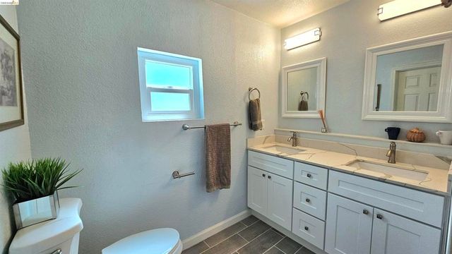 7856 Ney Ave, Oakland, CA 94605