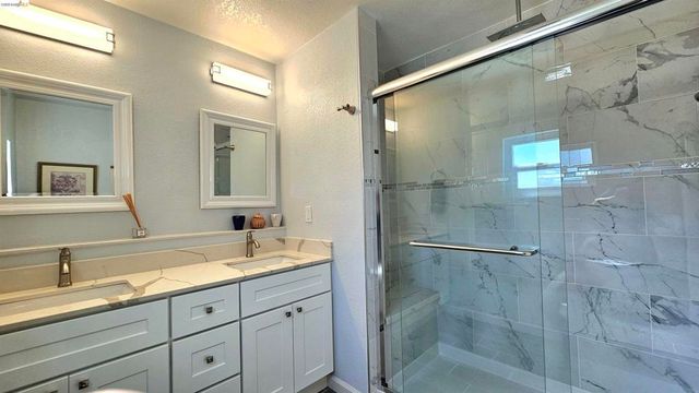 7856 Ney Ave, Oakland, CA 94605
