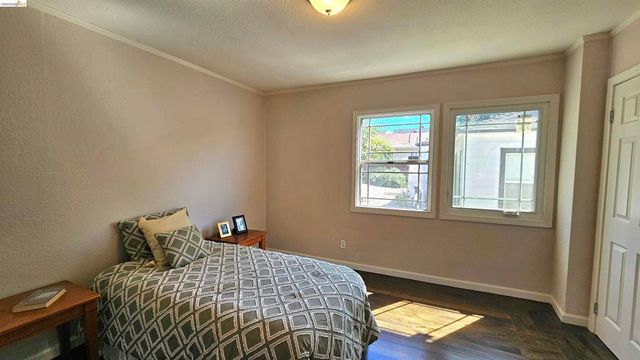 7856 Ney Ave, Oakland, CA 94605