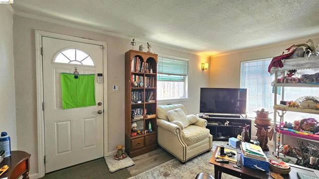 7856 Ney Ave, Oakland, CA 94605