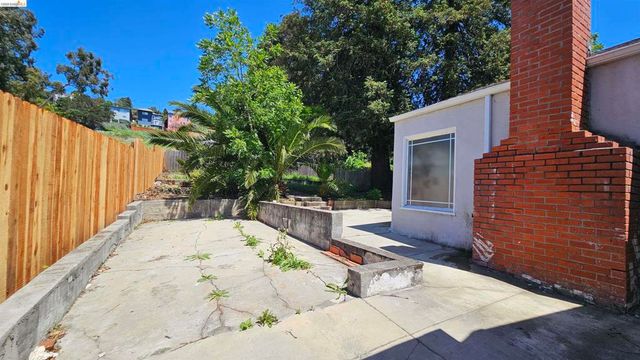7856 Ney Ave, Oakland, CA 94605