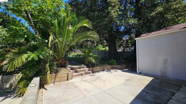 7856 Ney Ave, Oakland, CA 94605