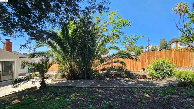 7856 Ney Ave, Oakland, CA 94605