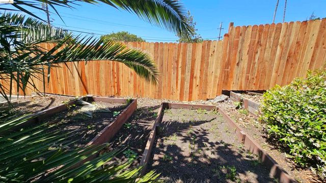 7856 Ney Ave, Oakland, CA 94605