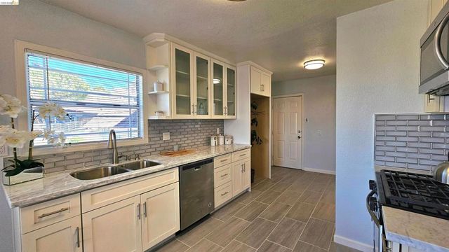 7856 Ney Ave, Oakland, CA 94605