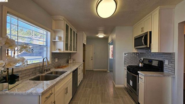 7856 Ney Ave, Oakland, CA 94605