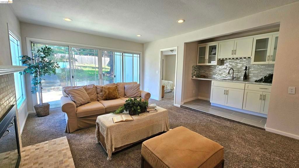 Image 11 of property listing at 7856 Ney Ave, Oakland, CA 94605
