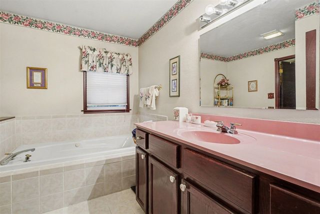 3426 Meadowcroft Avenue, Kalamazoo, MI 49004
