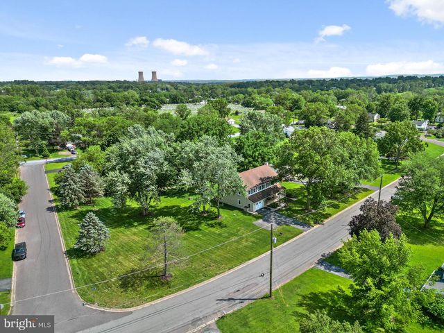 1338 LYNN DR, Pottstown, PA 19464