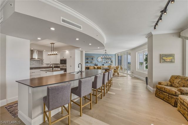 13665 Vanderbilt DR 501, Naples, FL 34110