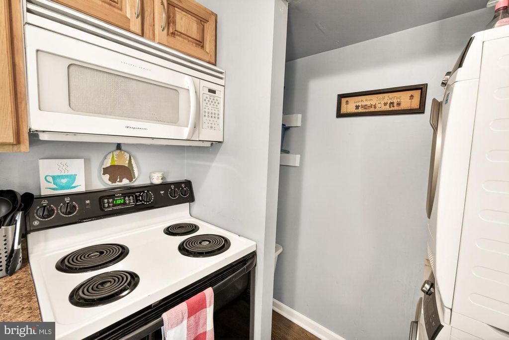 Image 10 of property listing at 530 DAISY DR, Taneytown, MD 21787