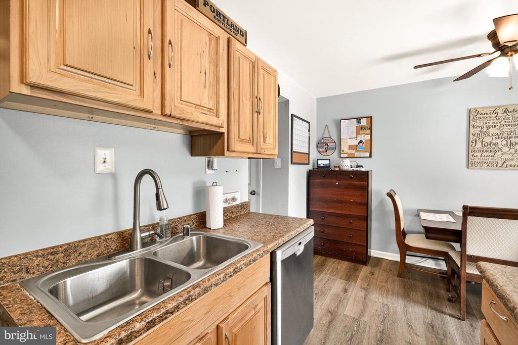 Image 13 of property listing at 530 DAISY DR, Taneytown, MD 21787