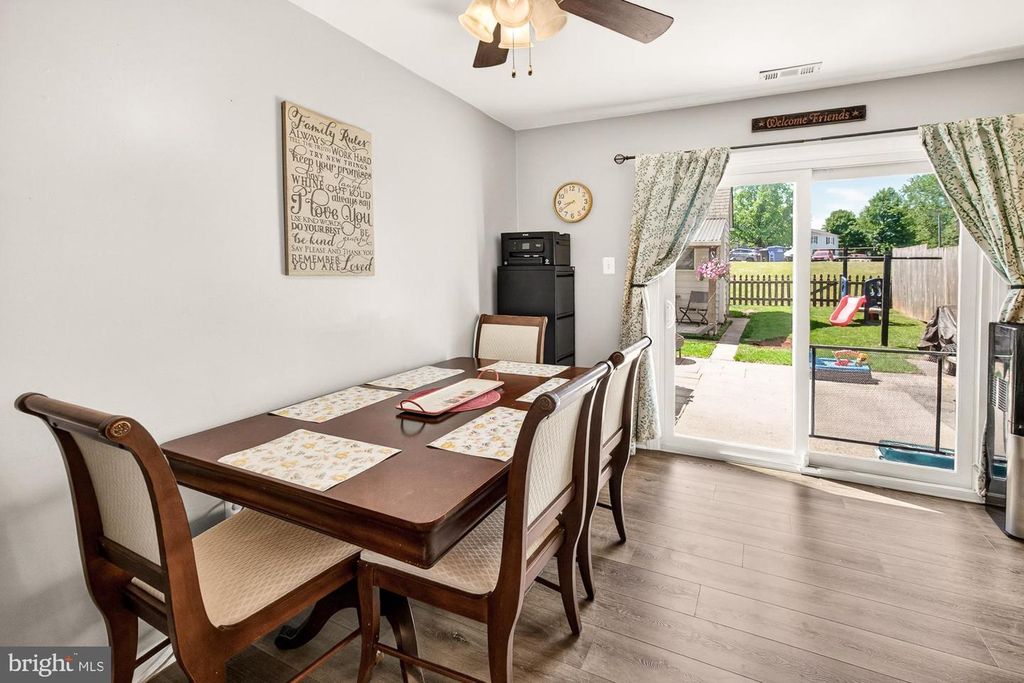 Image 16 of property listing at 530 DAISY DR, Taneytown, MD 21787